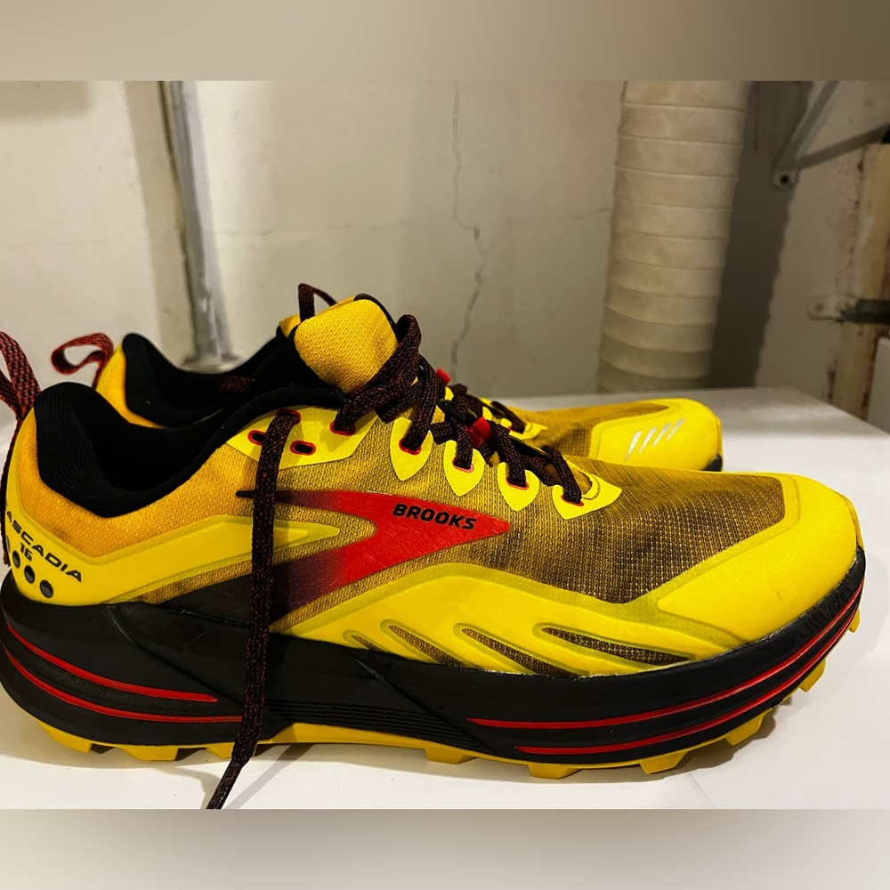 Brooks Cascadia 16 Trail Running Shoe